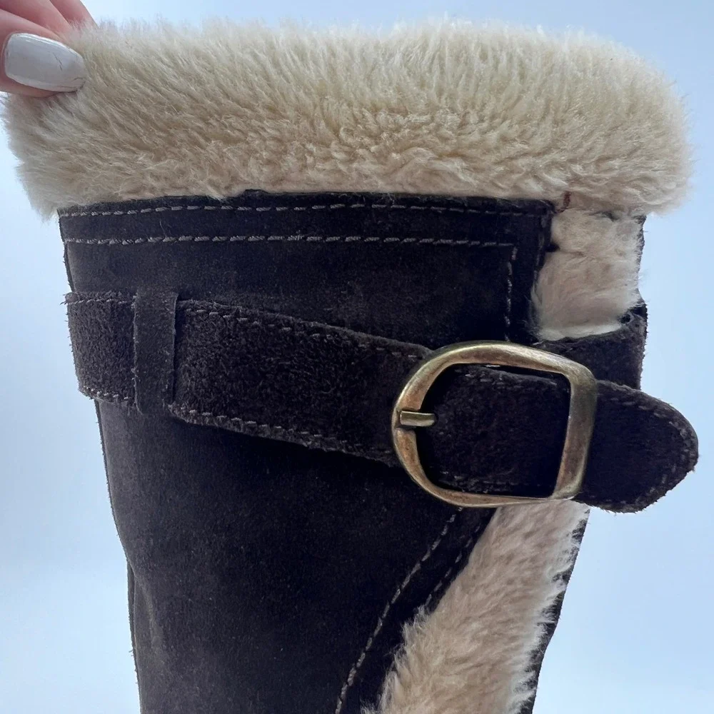 Y2K Bare Traps Boots Women 6.5M Brown Suede Wedge Faux Fur Trim Buckle Chunky